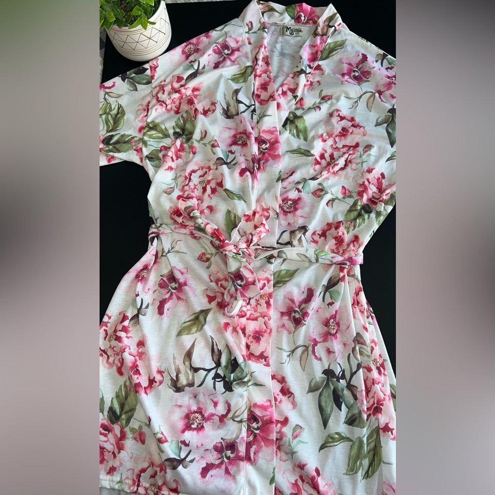 Show me your MuMu Floral Wrap Robe /Swim coverup NWOT One Size feminine